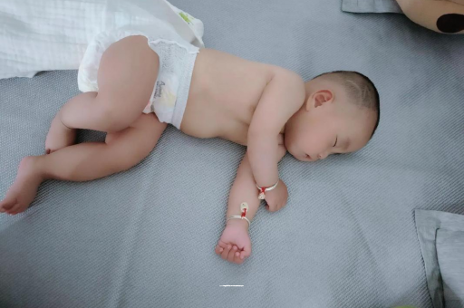 南县宝宝口水多怎么回事